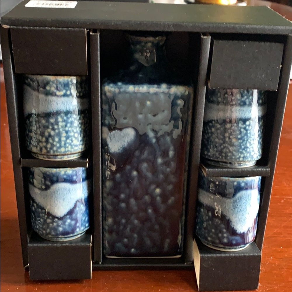 Japanese Sake Set - Picture 2 of 5